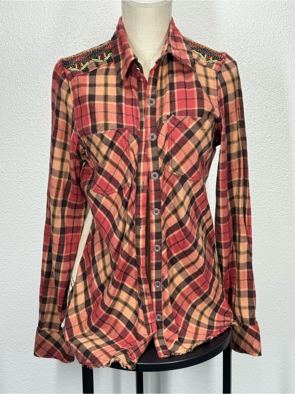 Gimmicks by BKE Red and Tan Plaid Button-Down Shirt Small